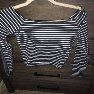 Cropped off shoulder longsleeve